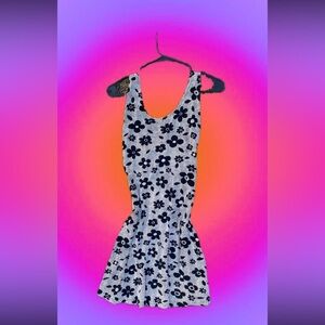 cute black and white size Medium fits S floral dress